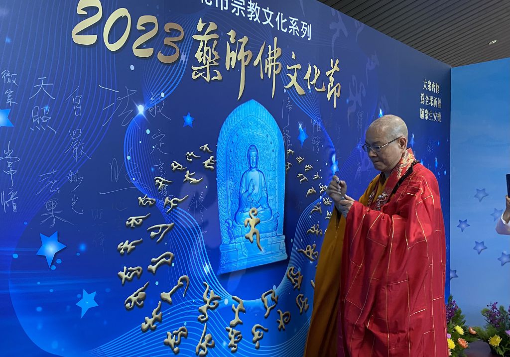 慈法禪寺舉辦藥師佛文化節秉持著恩師淨耀大和尚積極弘揚藥師法門的初心，以「為全球祈福、願眾生安樂」的核心精神。